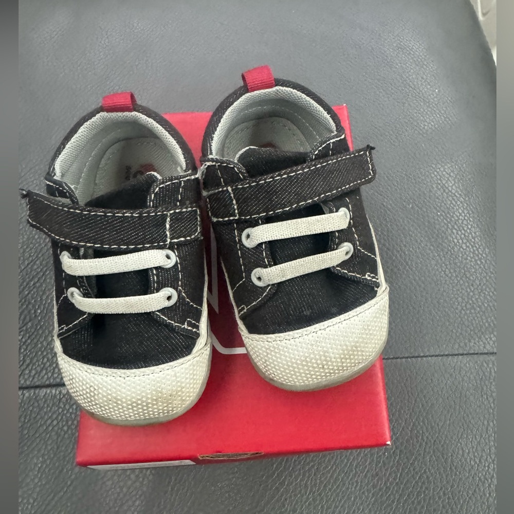 Seekairun black sneakers size 5 1/2 used